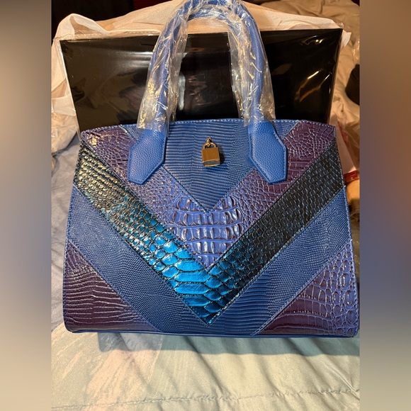 Handbags - NEW Blue Vegan Leather Crocodile/Snakeskin Patterned Handbag w/Gold Tone Lock